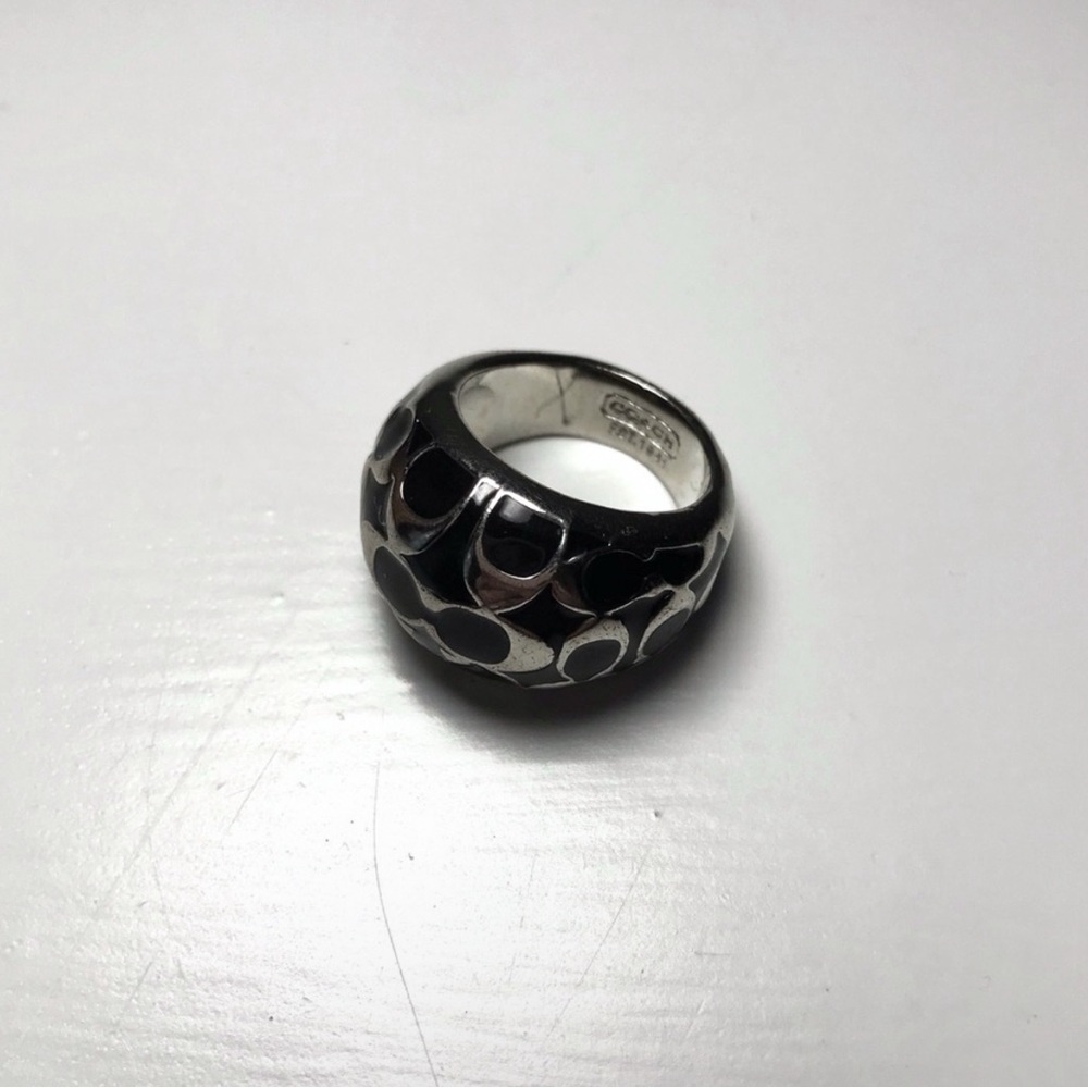 Coach logo bubble ring